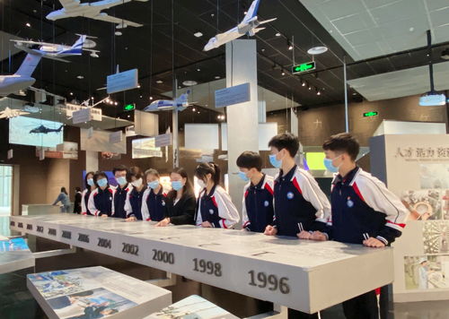 堅定文化自信，弘揚中華優秀傳統文化——珠海理工中職英語課題組師生赴珠海市博物館參觀學習